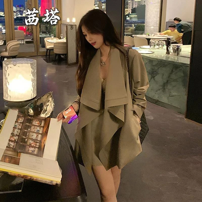 卡其色气质短款风衣女2025秋季新款宽松翻领系带小个子高级感外套