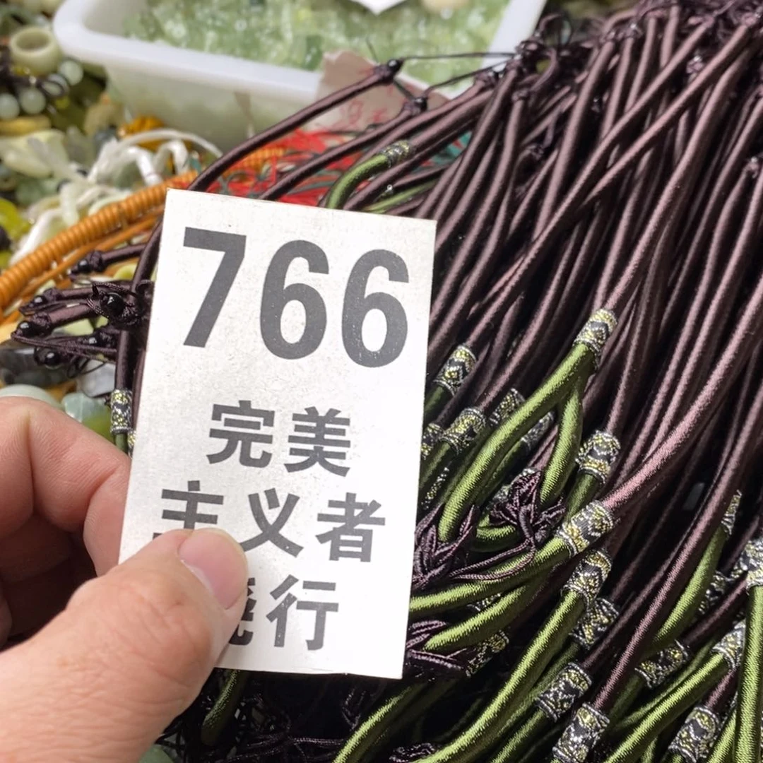 蛇纹石玉挂坠未镶嵌