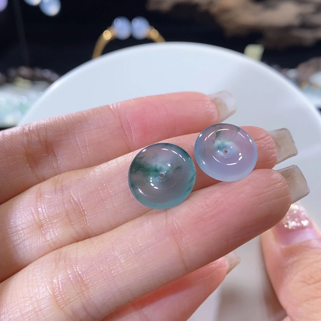 翡翠未镶嵌颈饰翡翠飘花扣子多样性发一