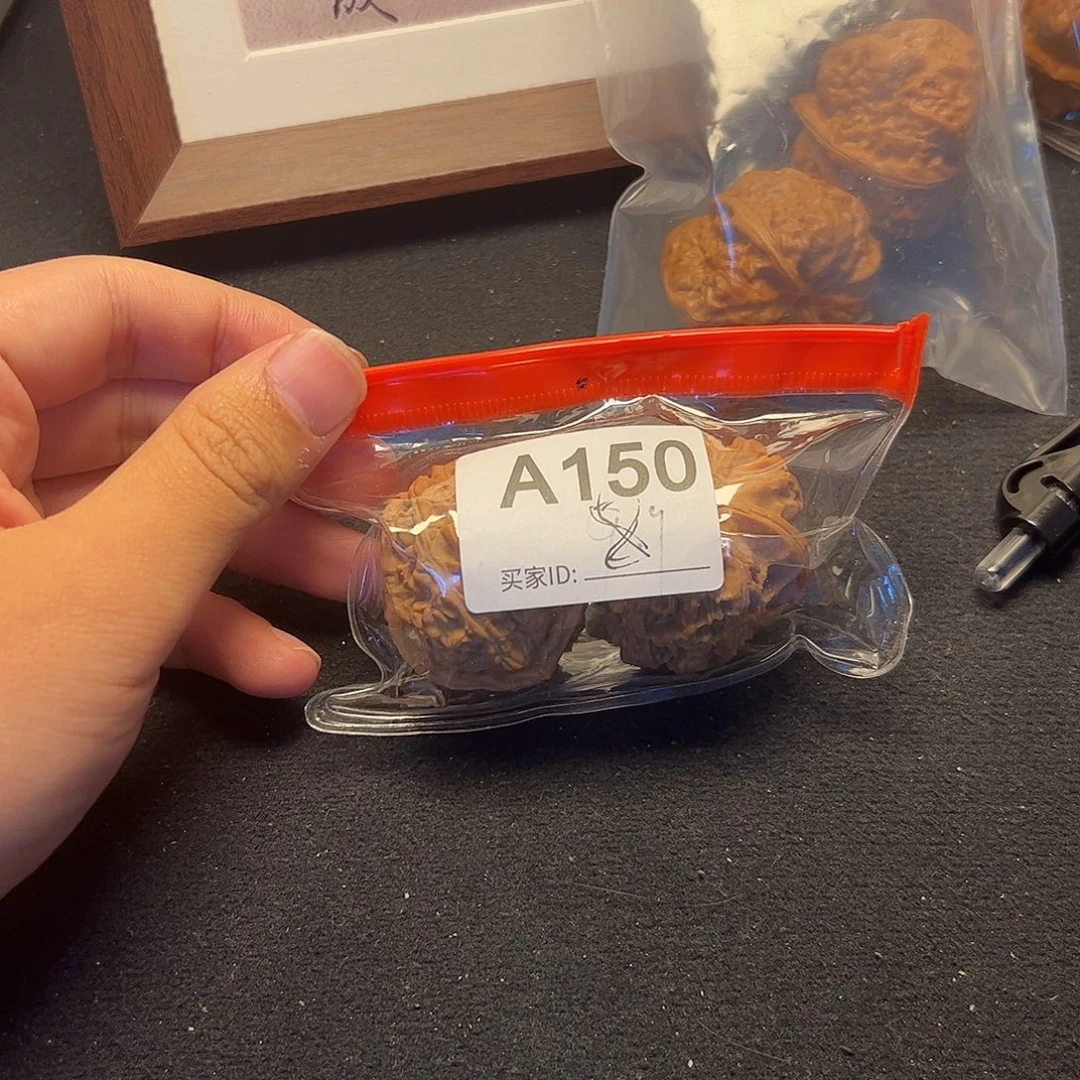 文玩核桃把件白狮子