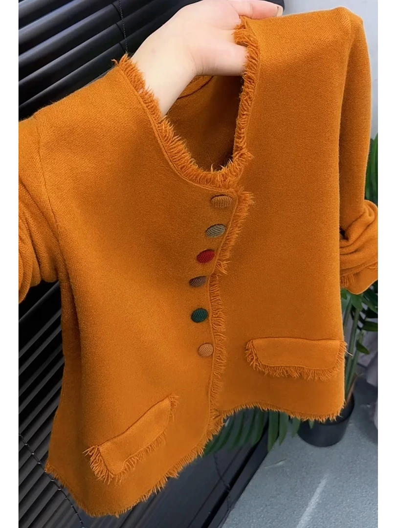 韩系百搭桔色圆领彩扣针织开衫女2025秋冬季新款休闲减龄打底毛衣