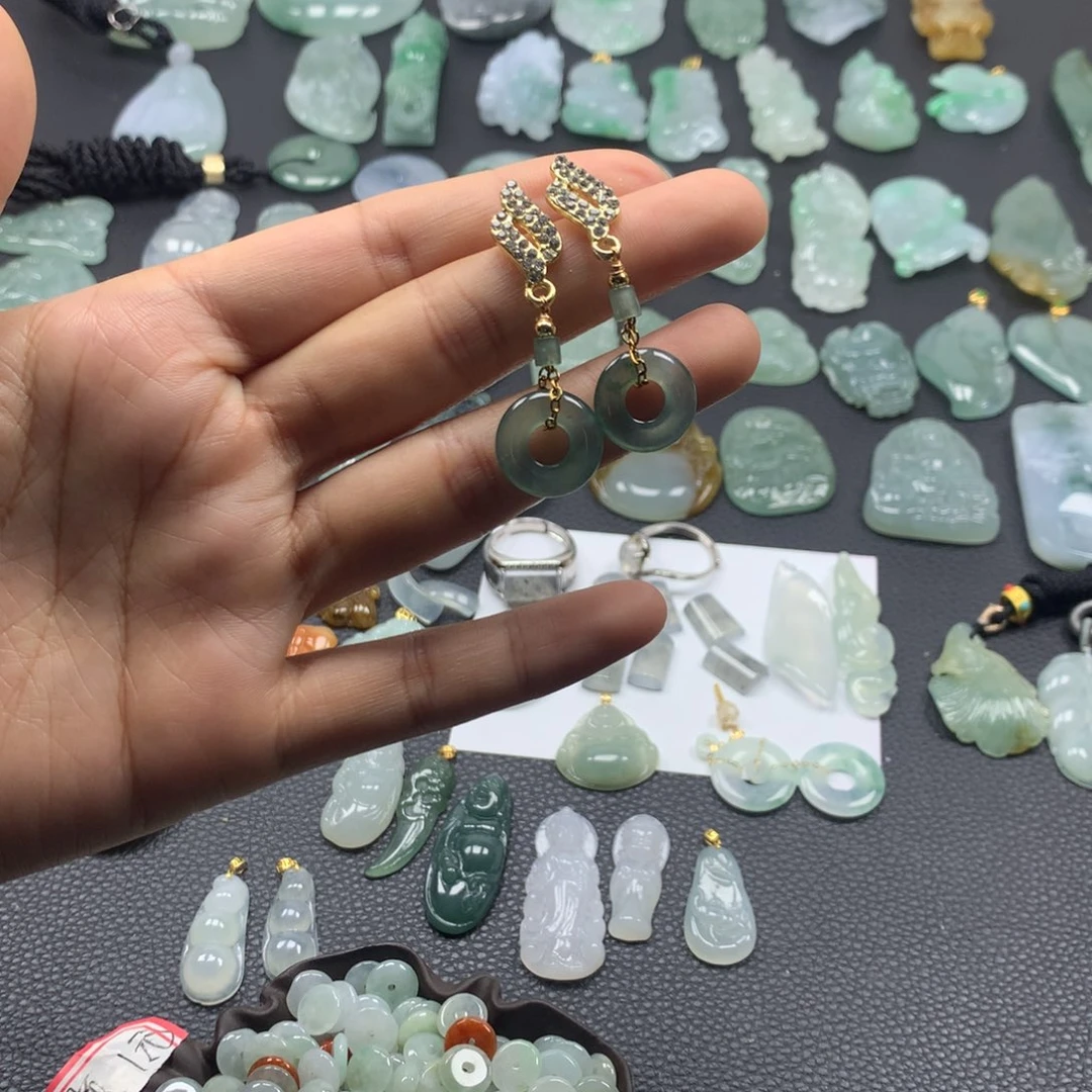 翡翠颈饰未镶嵌甜甜圈