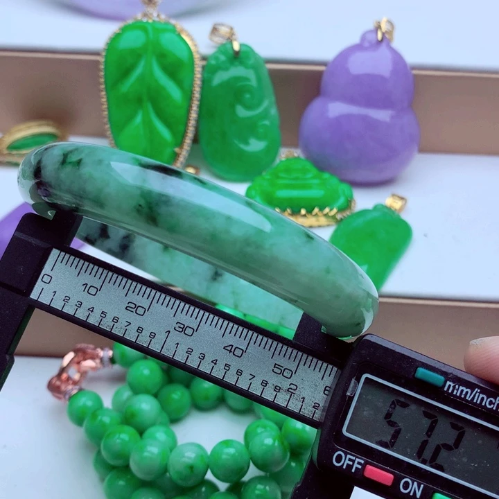 翡翠未镶嵌手镯．．．．．