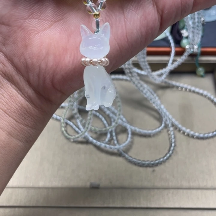 天***y蛇纹石玉未镶嵌颈饰