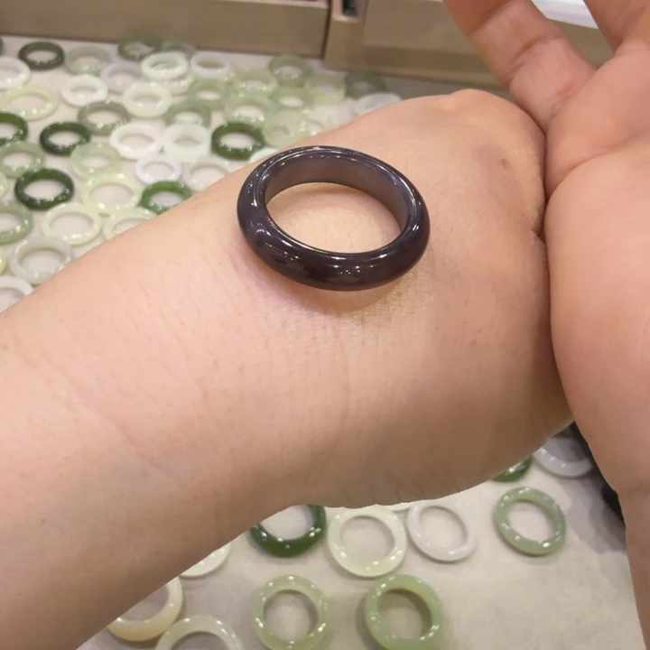 瑶***祎和田玉未镶嵌手镯