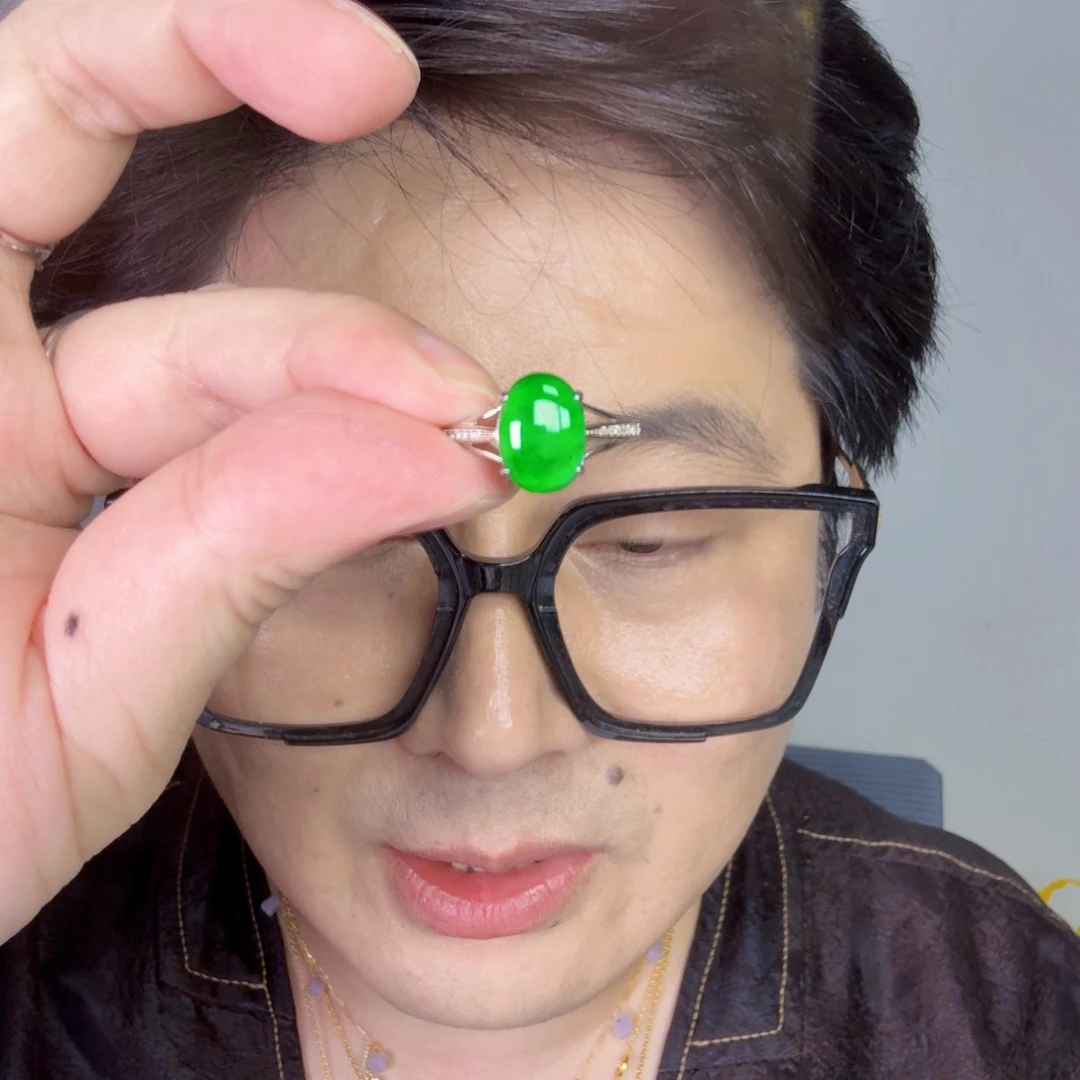 颈饰未镶嵌翡翠一件