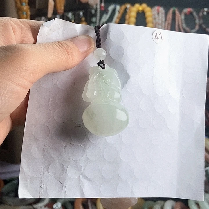 颈饰未镶嵌石英质玉