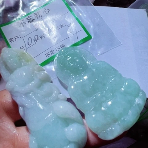 刘***全翡翠未镶嵌颈饰缅甸