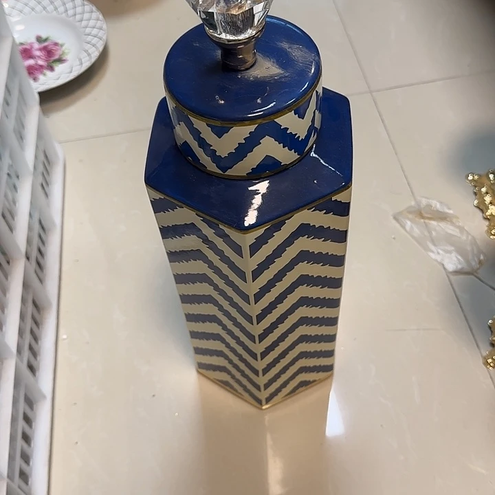 鹿与海陶瓷有限公司