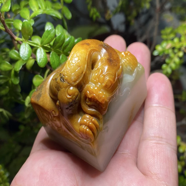 和田玉螭龙印章黄沁起俏色巧雕
