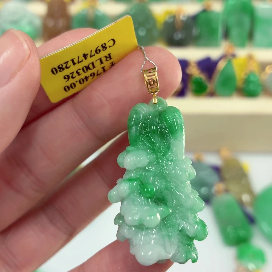 翡翠18K金镶嵌颈饰