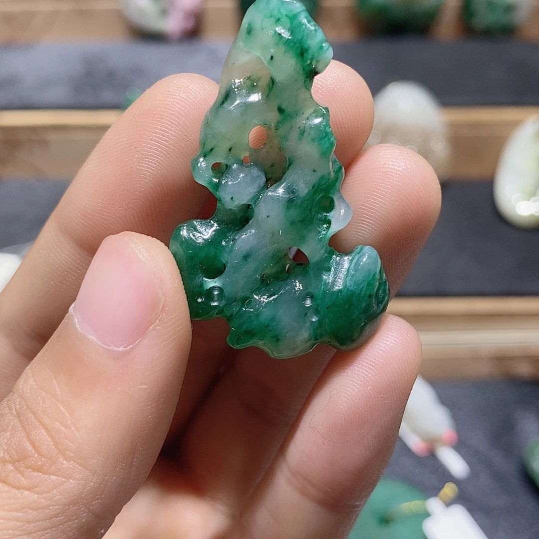 独山玉未镶嵌吊坠