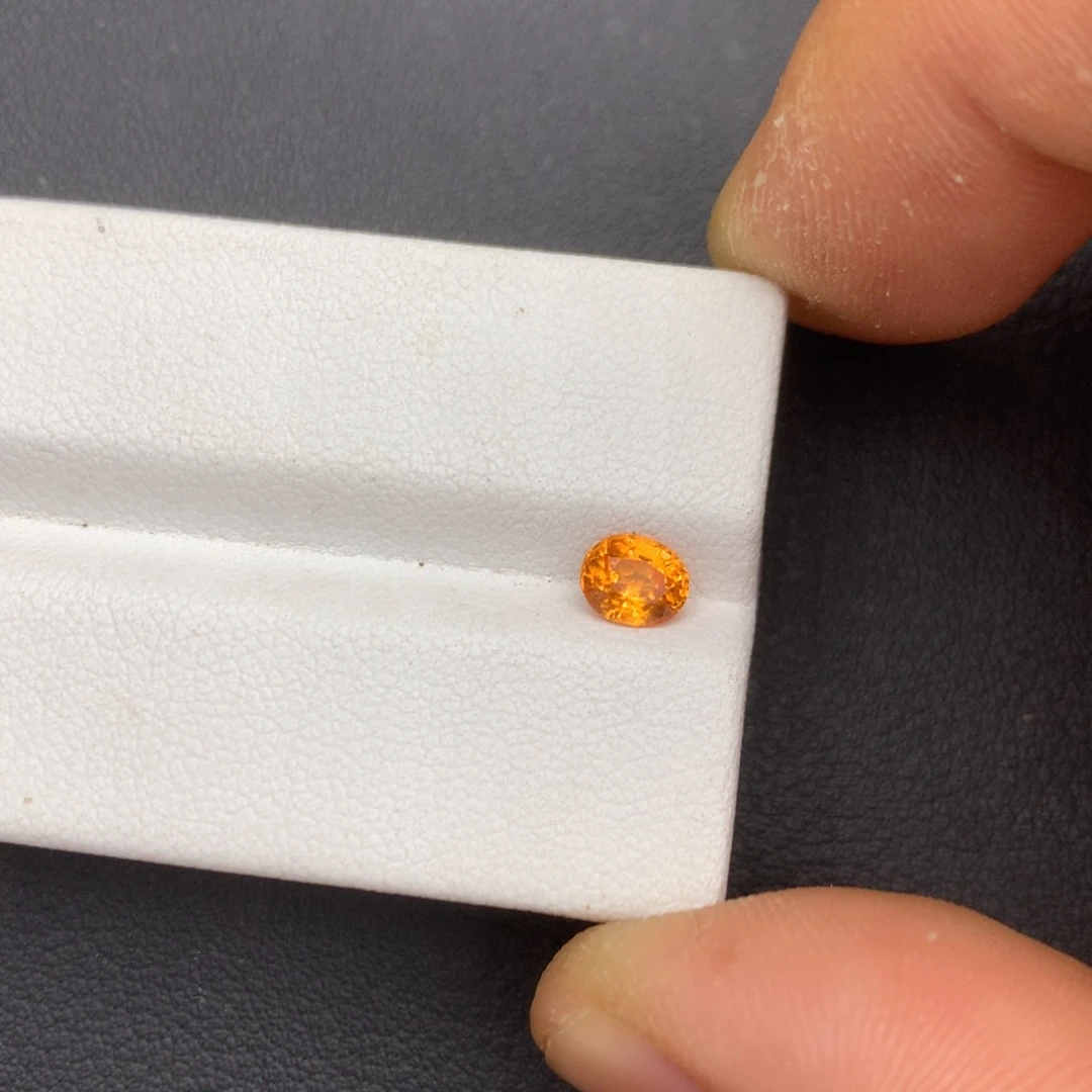 石榴石（芬达石）裸石未镶嵌森***鹿0.7ct全净