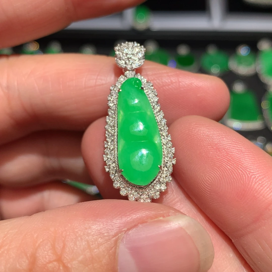 翡翠颈饰18K金镶嵌翡翠