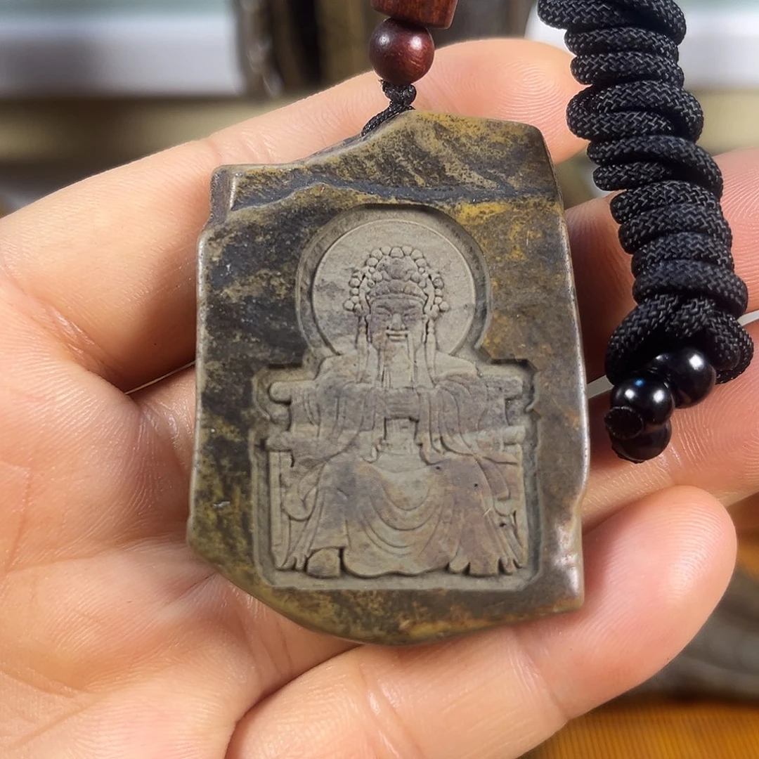 新疆原石雕刻手把件