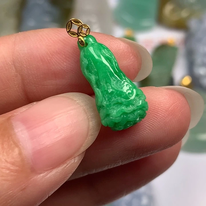 一***穹翡翠未镶嵌颈饰翡翠