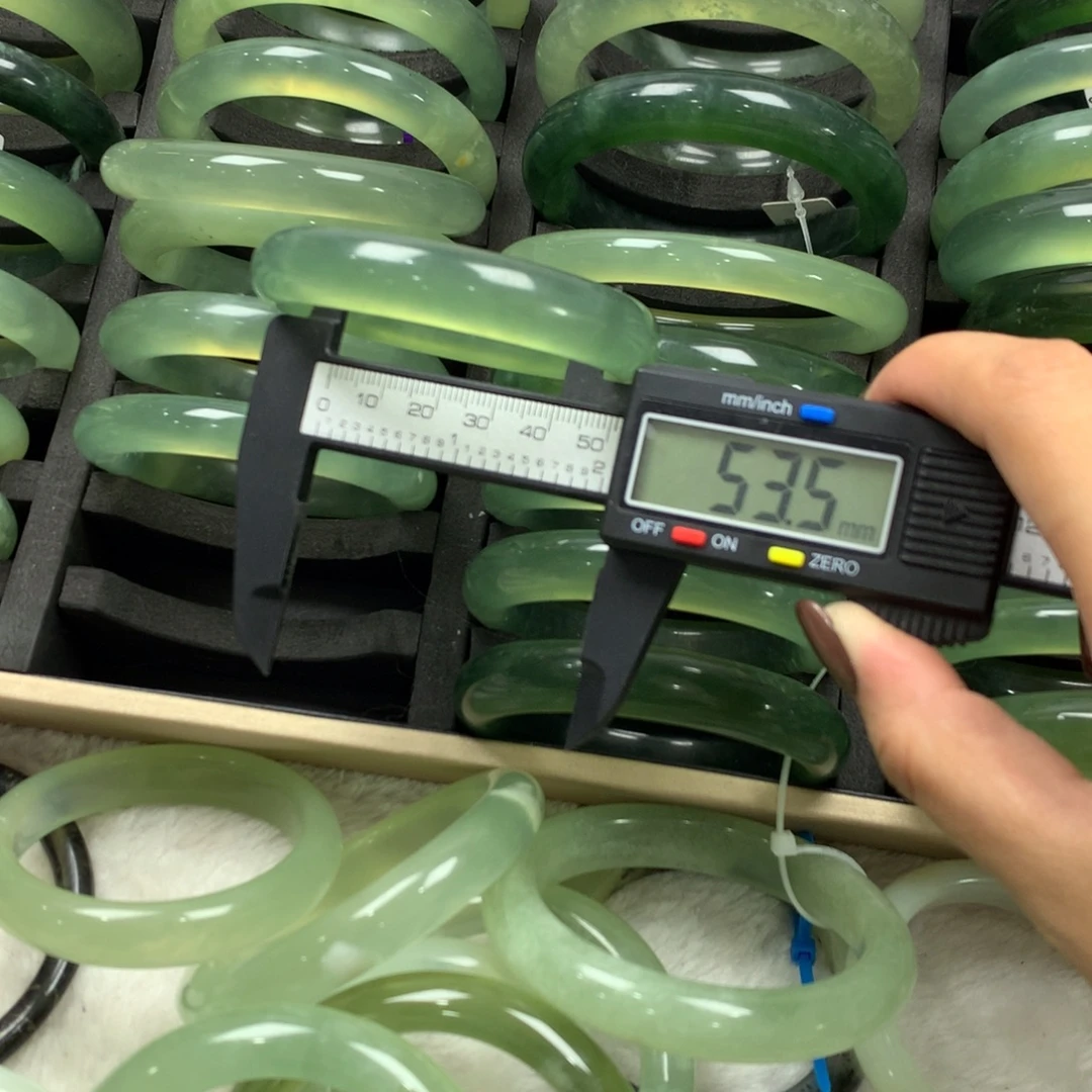 蛇纹石玉未镶嵌手镯268