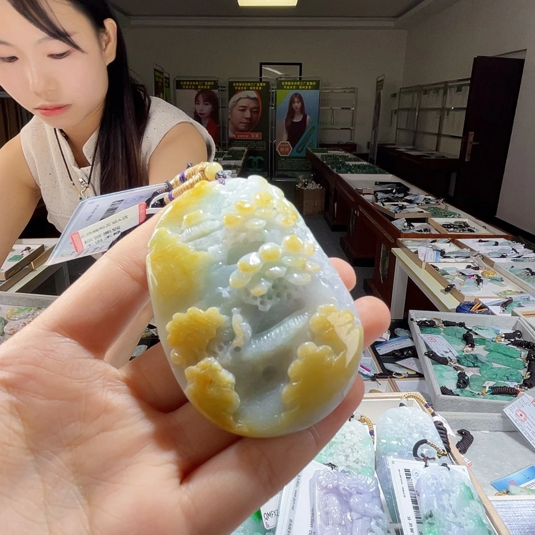翡翠未镶嵌颈饰一