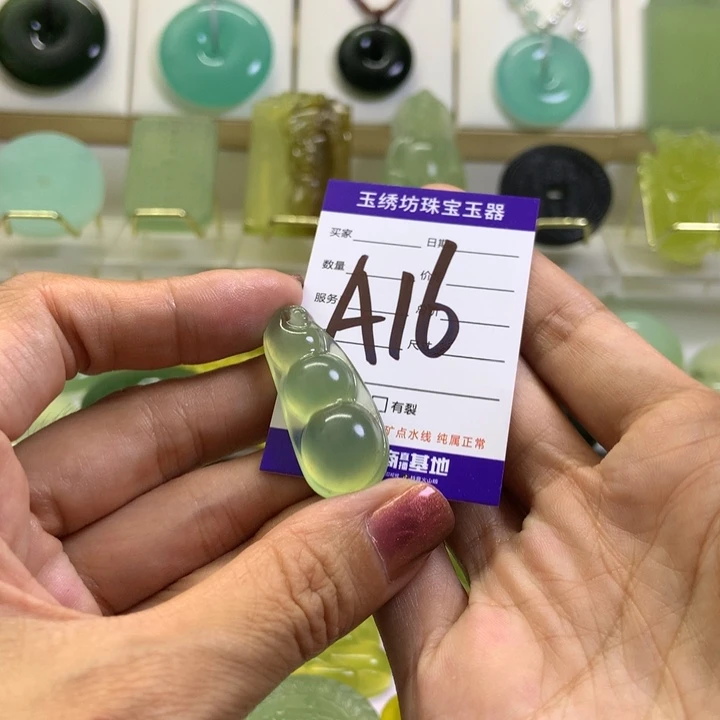 【闪购商品】蛇纹石玉未镶嵌颈饰方*