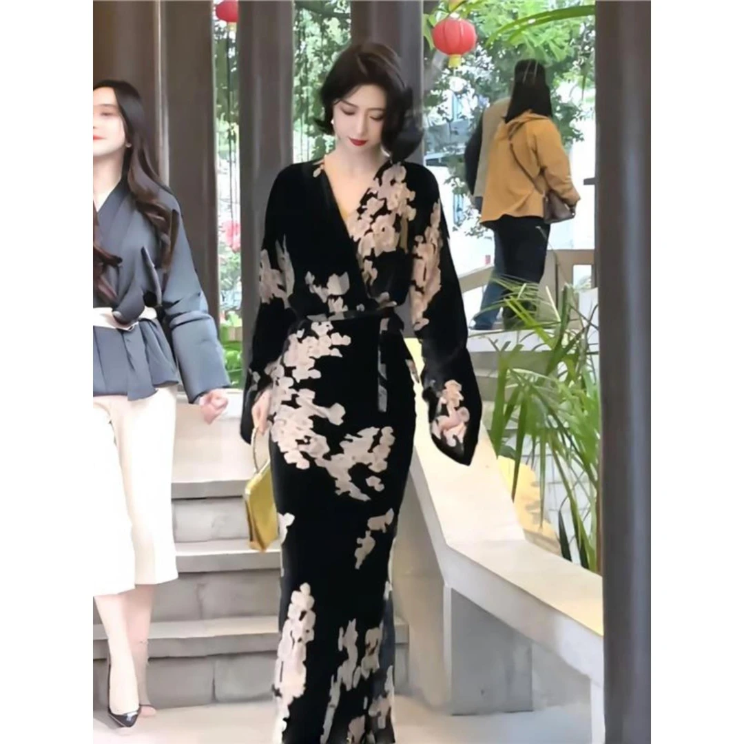 时髦小姨风穿搭黑色印花V领丝绒连衣裙法式气质长裙今年爆款裙子