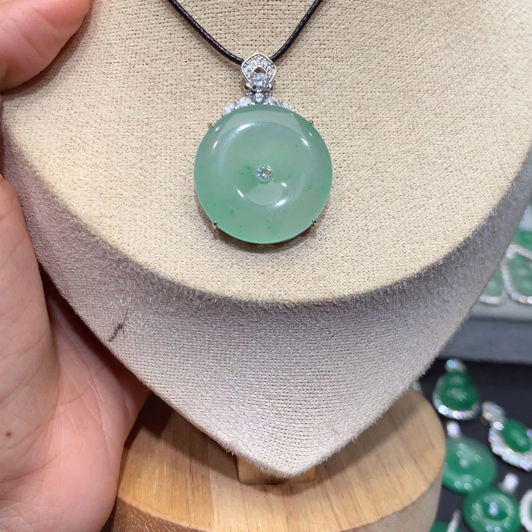 颈饰银S925镶嵌石英质玉（非洲翠）