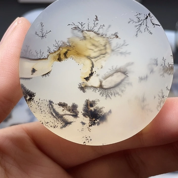 泽***玛瑙/玉髓未镶嵌颈饰