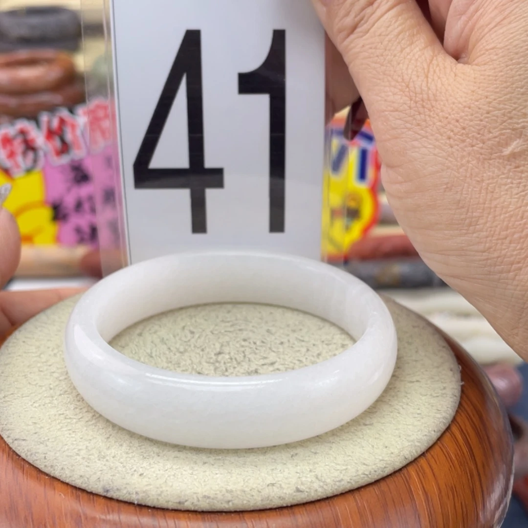 【闪购商品】石英质玉手镯未镶嵌