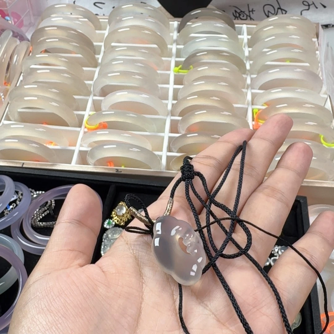 玛瑙/玉髓颈饰未镶嵌