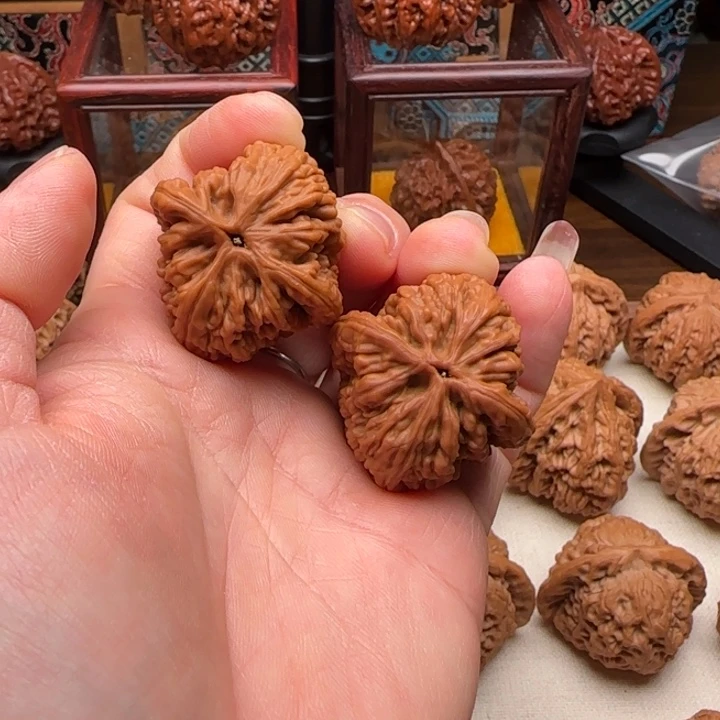 桃核把件g****1虎头王哥哥哥哥