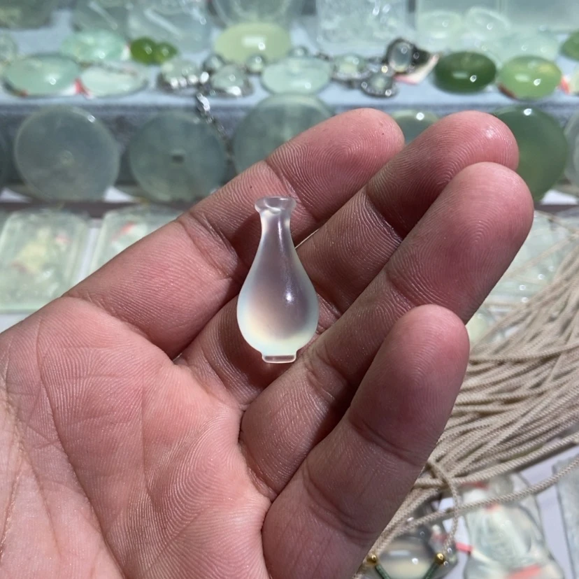 【闪购商品】蛇纹石玉颈饰未镶嵌哆**$