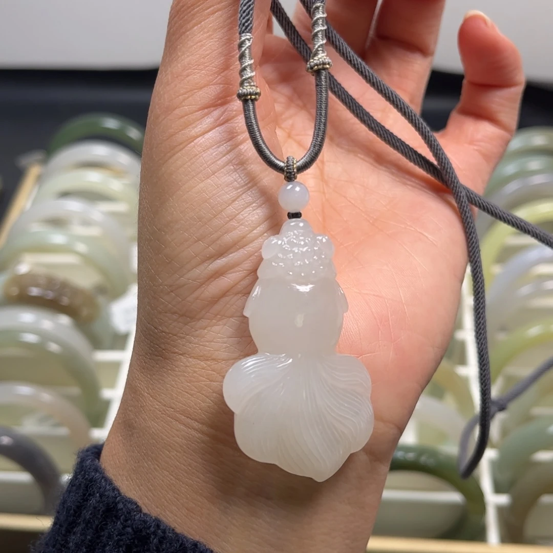 和田玉未镶嵌吊坠(赠链)