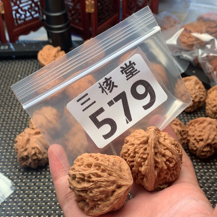 把件文玩核桃牡丹