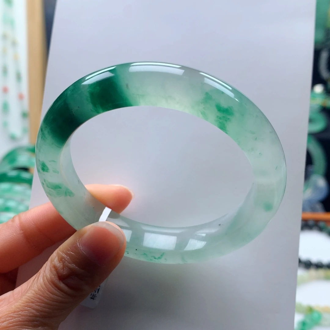 未镶嵌手镯石英质玉