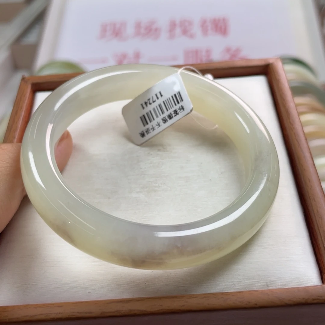 【闪购商品】和田玉手镯未镶嵌57。12