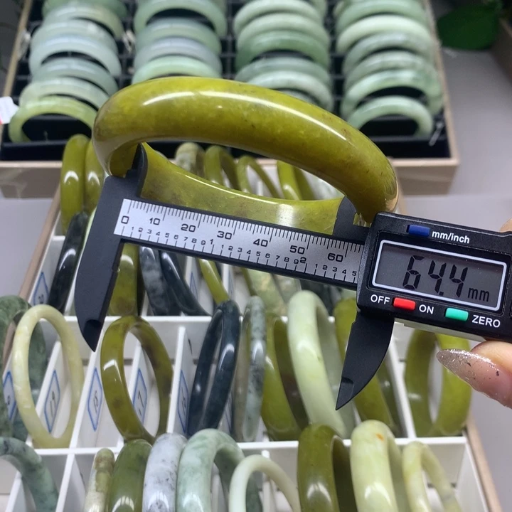 蛇纹石玉未镶嵌手镯18