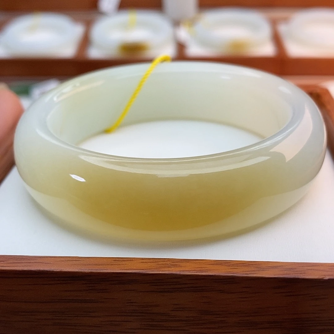 未镶嵌手链和田玉（糖玉）