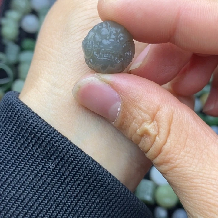 ****仔和田玉未镶嵌颈饰