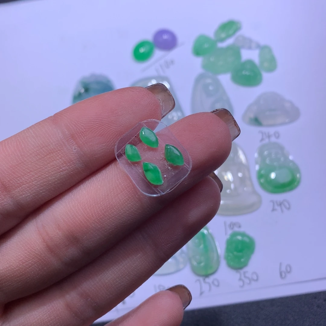 翡翠未镶嵌颈饰随形