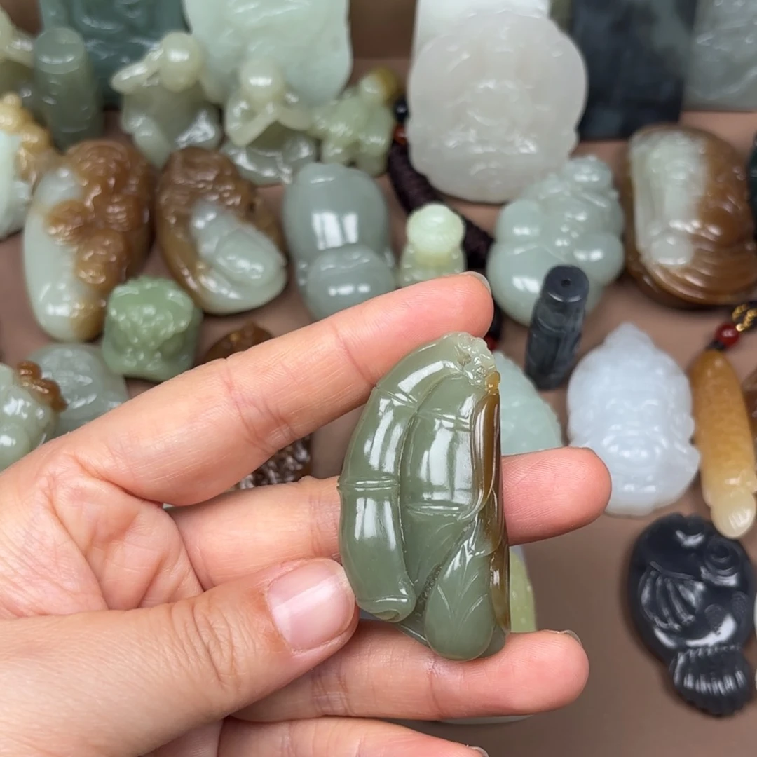 颈饰未镶嵌和田玉