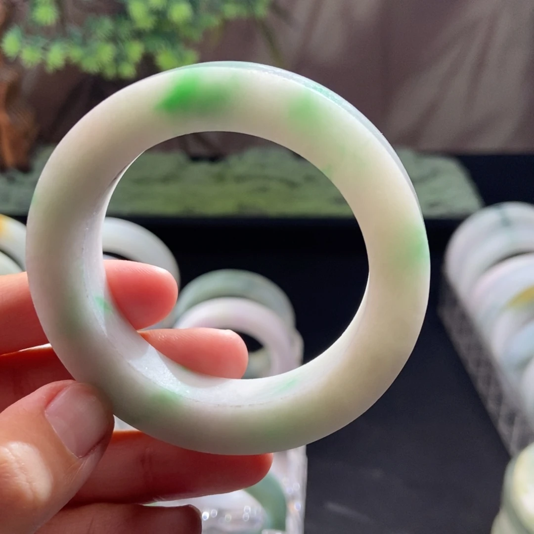 定制翡翠未镶嵌翡翠手镯