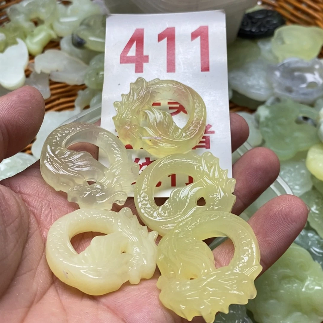 蛇纹石玉挂坠未镶嵌