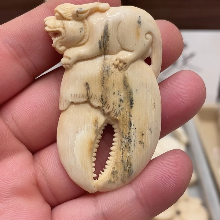 天然猛犸牙雕刻品