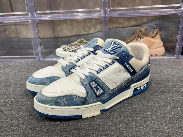 95新 LouisVuitton/路易威登 Lv trainer看牛仔 44码 无盒
