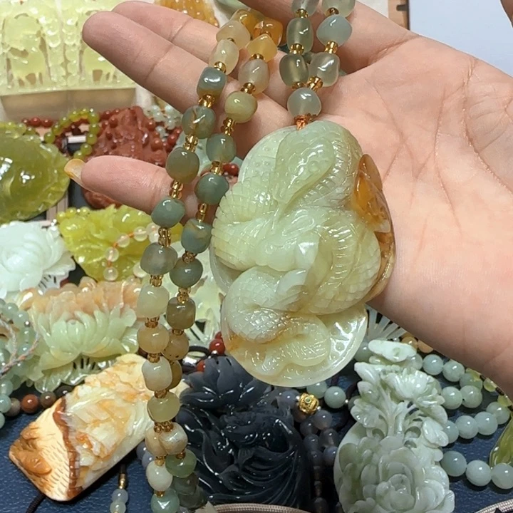 未镶嵌蛇纹石玉吊坠
