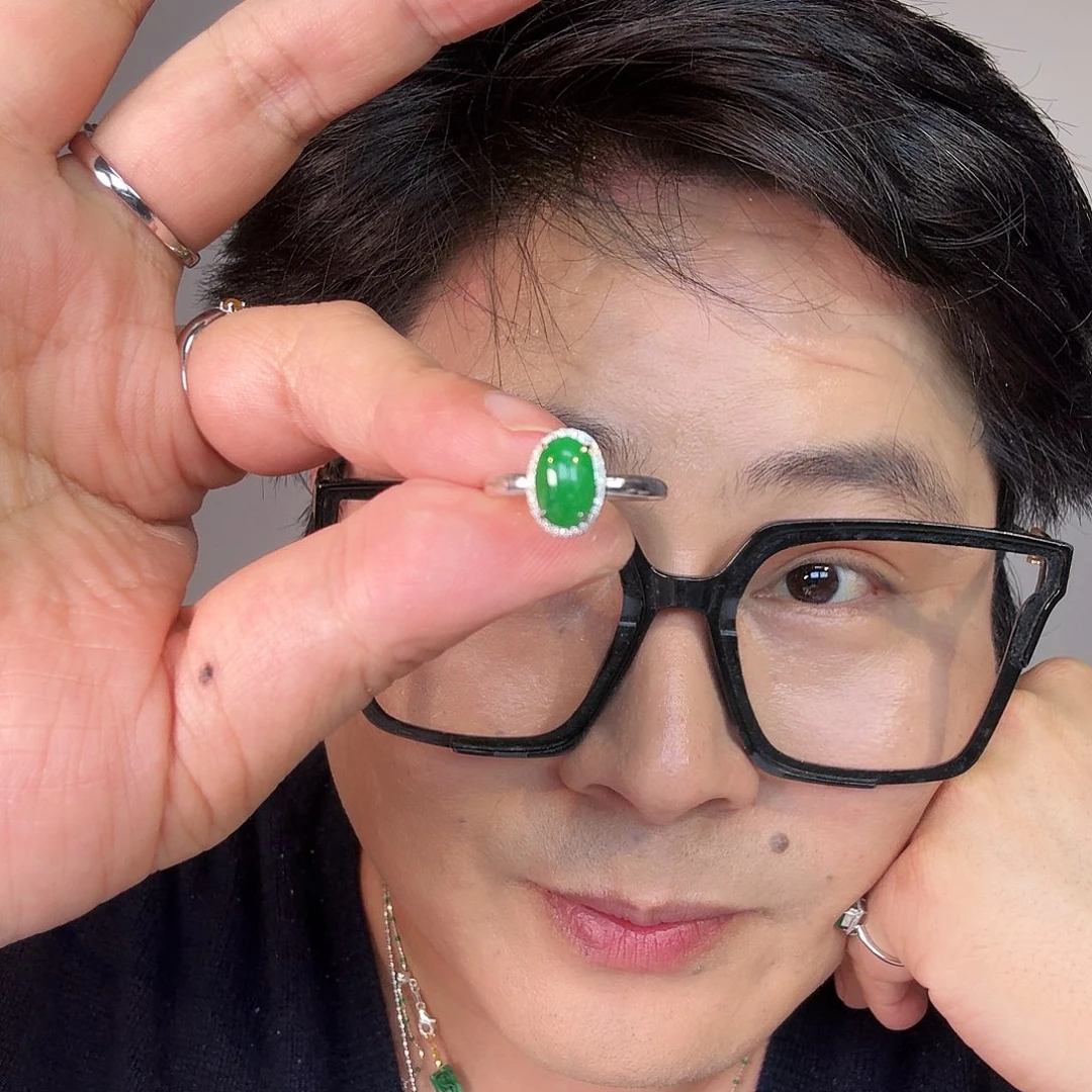 L***2翡翠18K金镶嵌颈饰一件