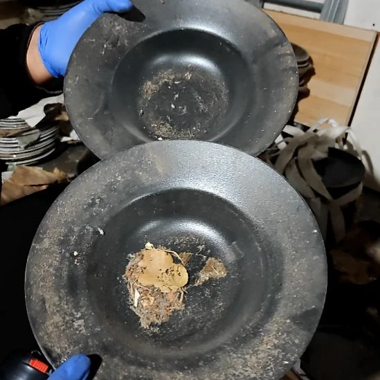 摆件盘子碗茶壶啥都有