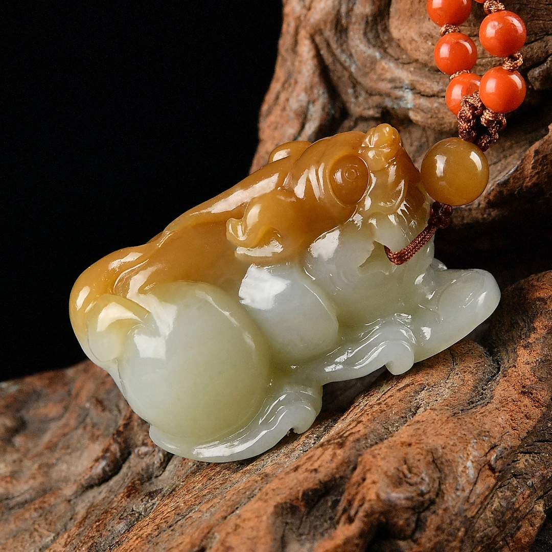 且末糖和田玉貔貅吊坠男女款玉石貔恘项链挂件俏色皮丘玉坠