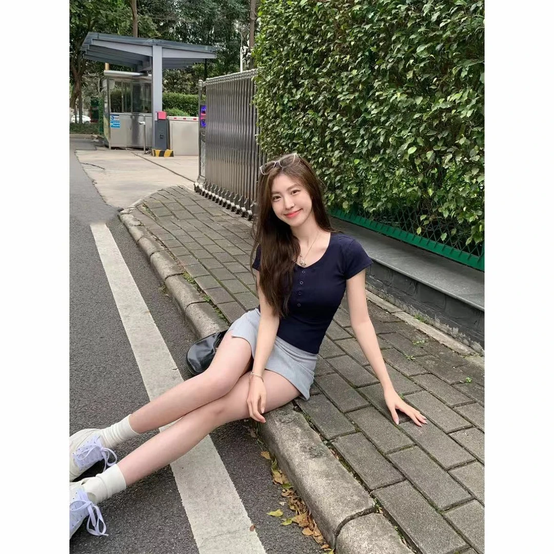 徐秋阳  圆领纽扣 百搭时尚休闲气质修身显瘦显白小版型短袖10893