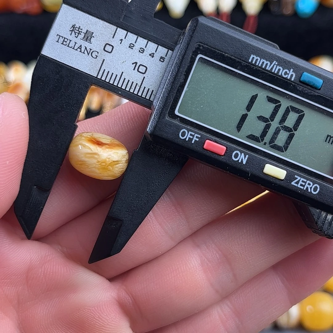 蜜蜡未镶嵌珠宝奇石