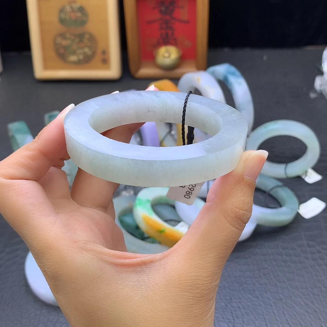 定制翡翠未镶嵌翡翠手镯